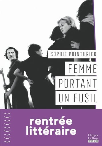 [9747586]  Femme portant un fusil 